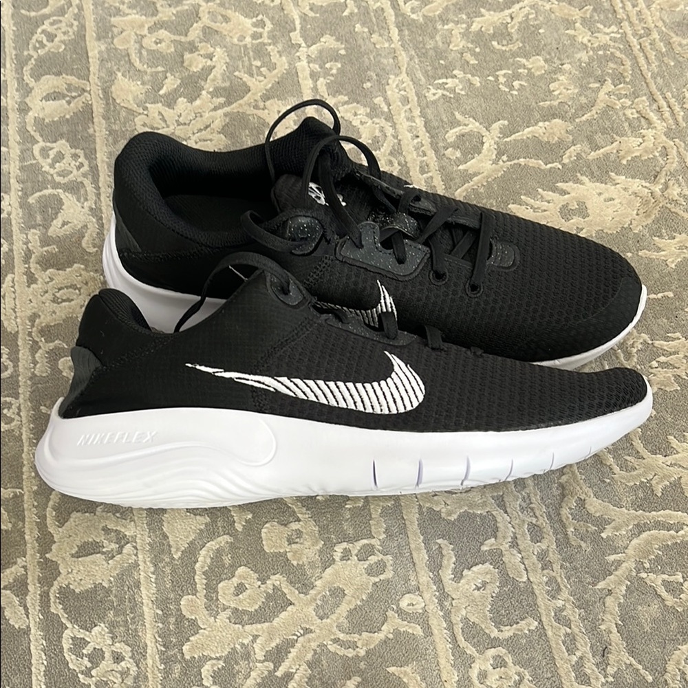Nike Black and White Athletic Shoes